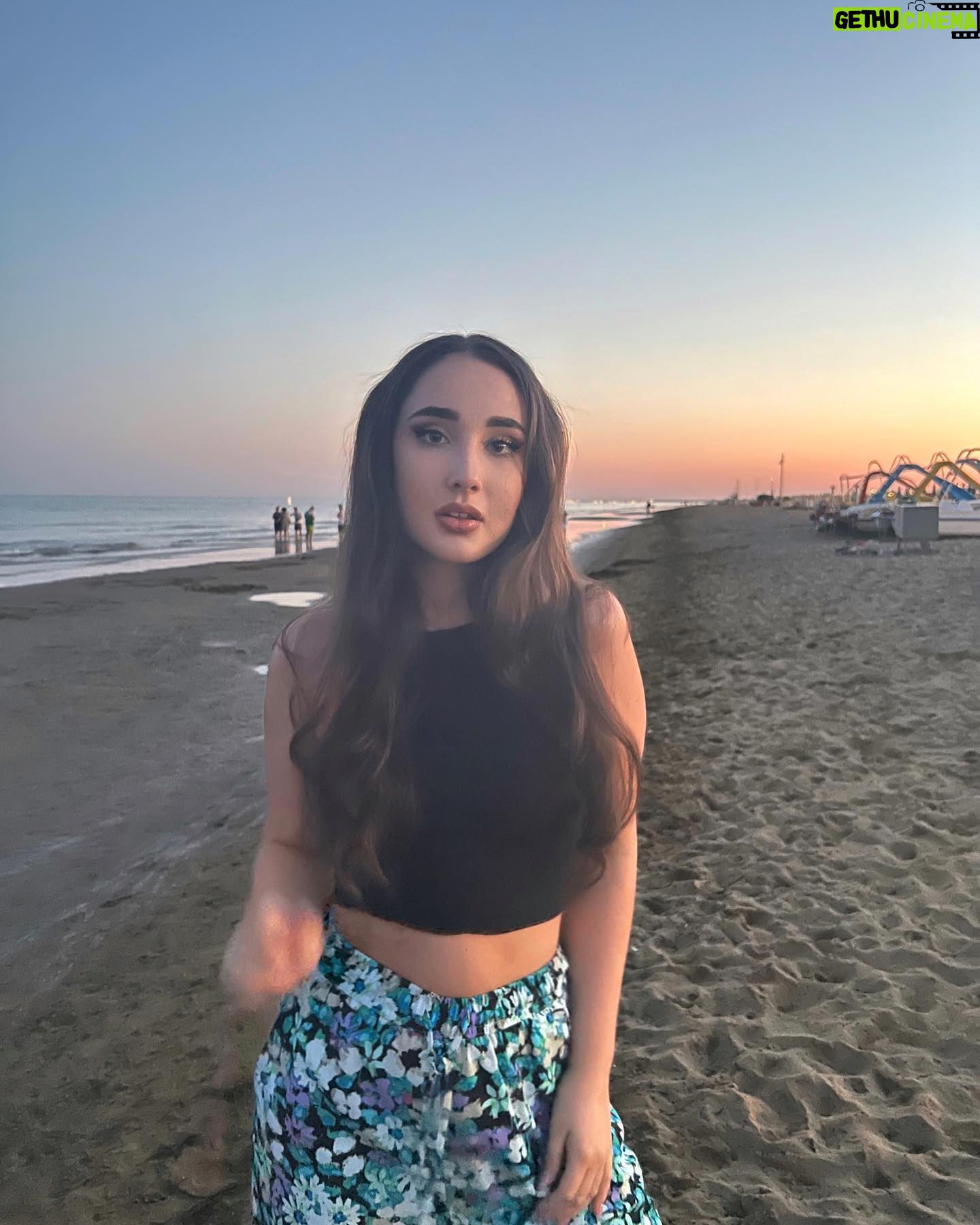 Natálie Grossová - 2.2K Likes - Here for few days🇮🇹🌅