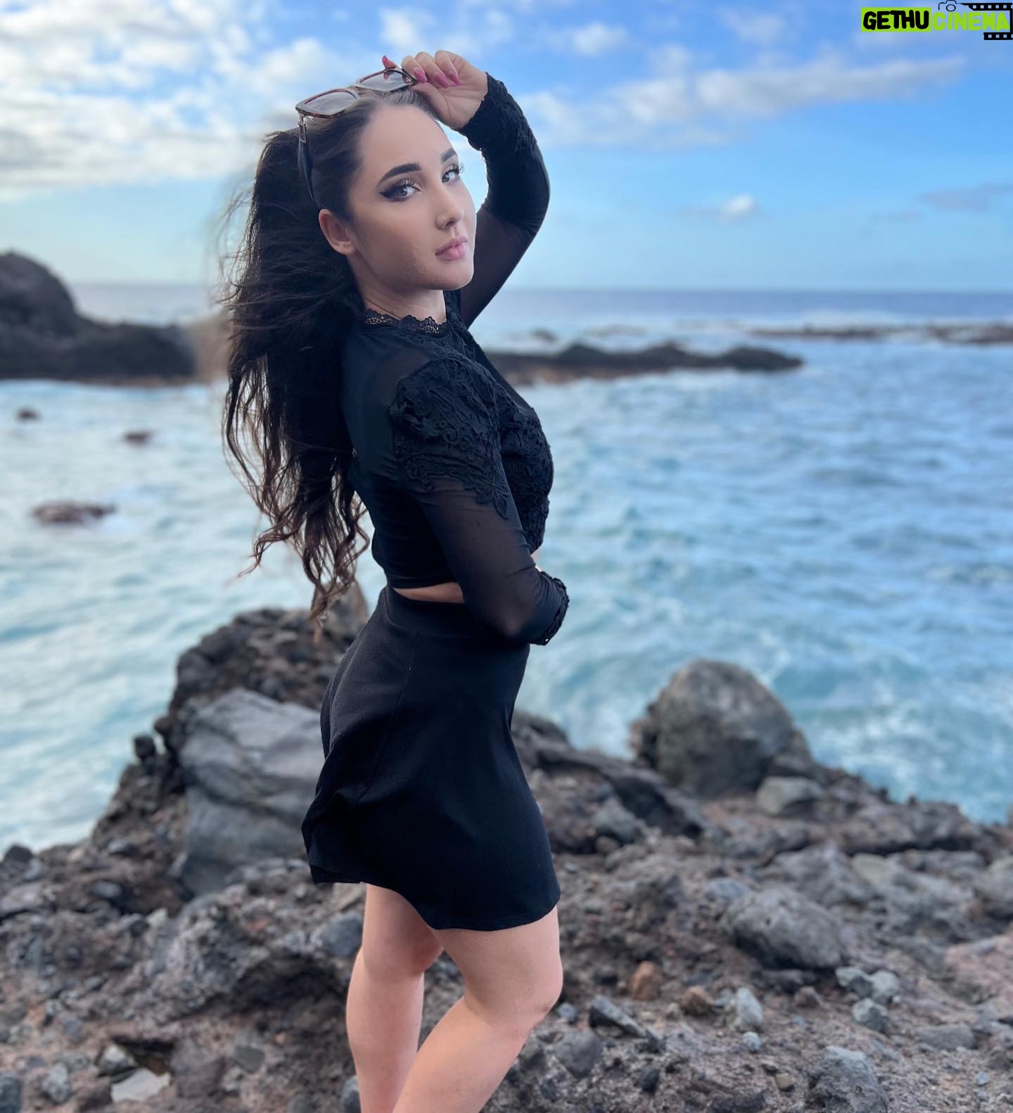 Natálie Grossová - 1.5K Likes - Wildness of the ocean waves🌊