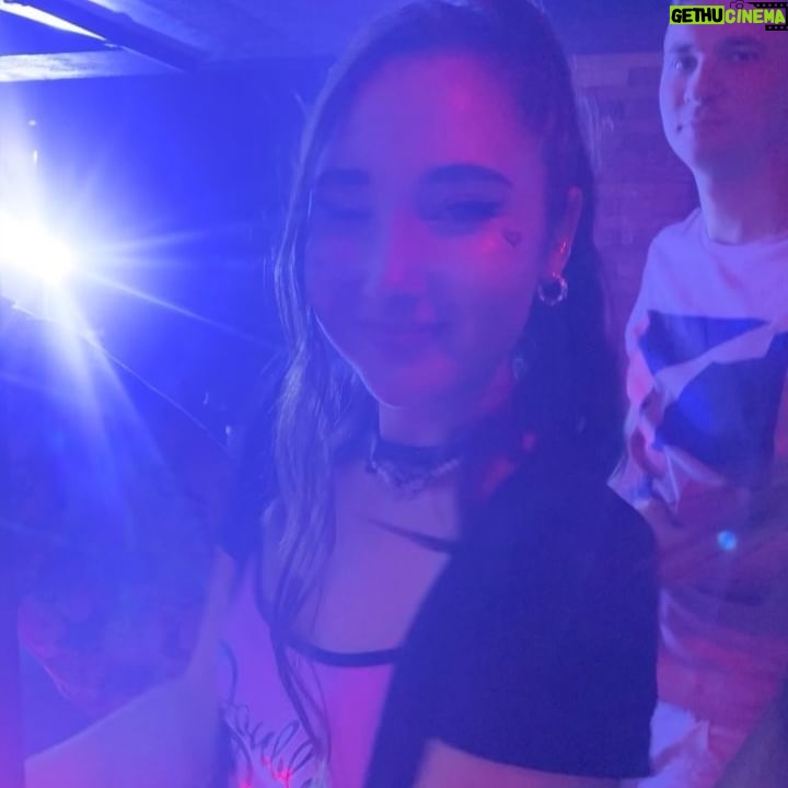 Natálie Grossová - 1.6K Likes - SUMMER MOOD ON🫡
1. Dubai
2. Studio (veelmi brzy nov song👀)
3. 🧸✨
4. @voy_re a jeho tuleň🦭(nemáš zač😚) 😂
5. Prague
6. Somewhere enjoying summer nights✨