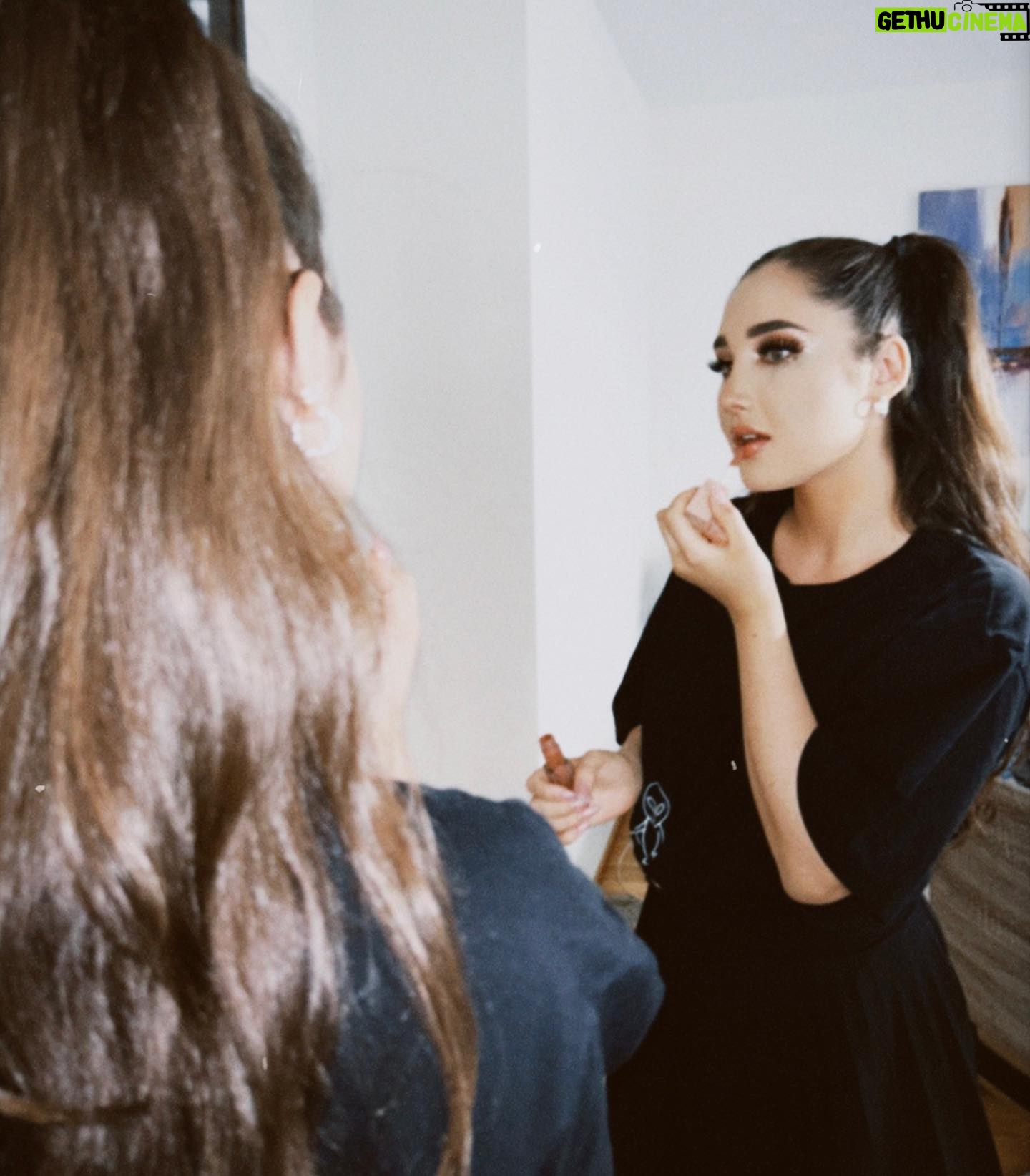 Natálie Grossová - 1.5K Likes - 🦋WONDERLAND🦋4.8.!!
#behindthescenes
•
•
•
Makeup by: @natalka_michalikovaa