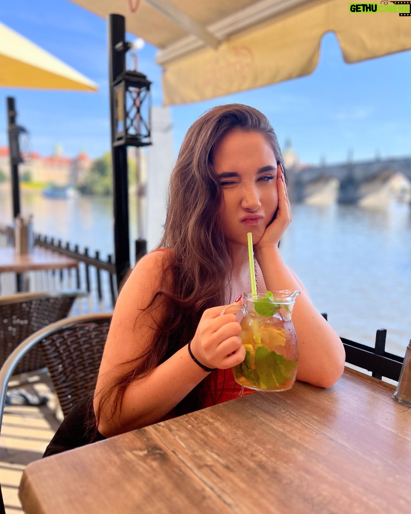 Natálie Grossová - 1.7K Likes -
