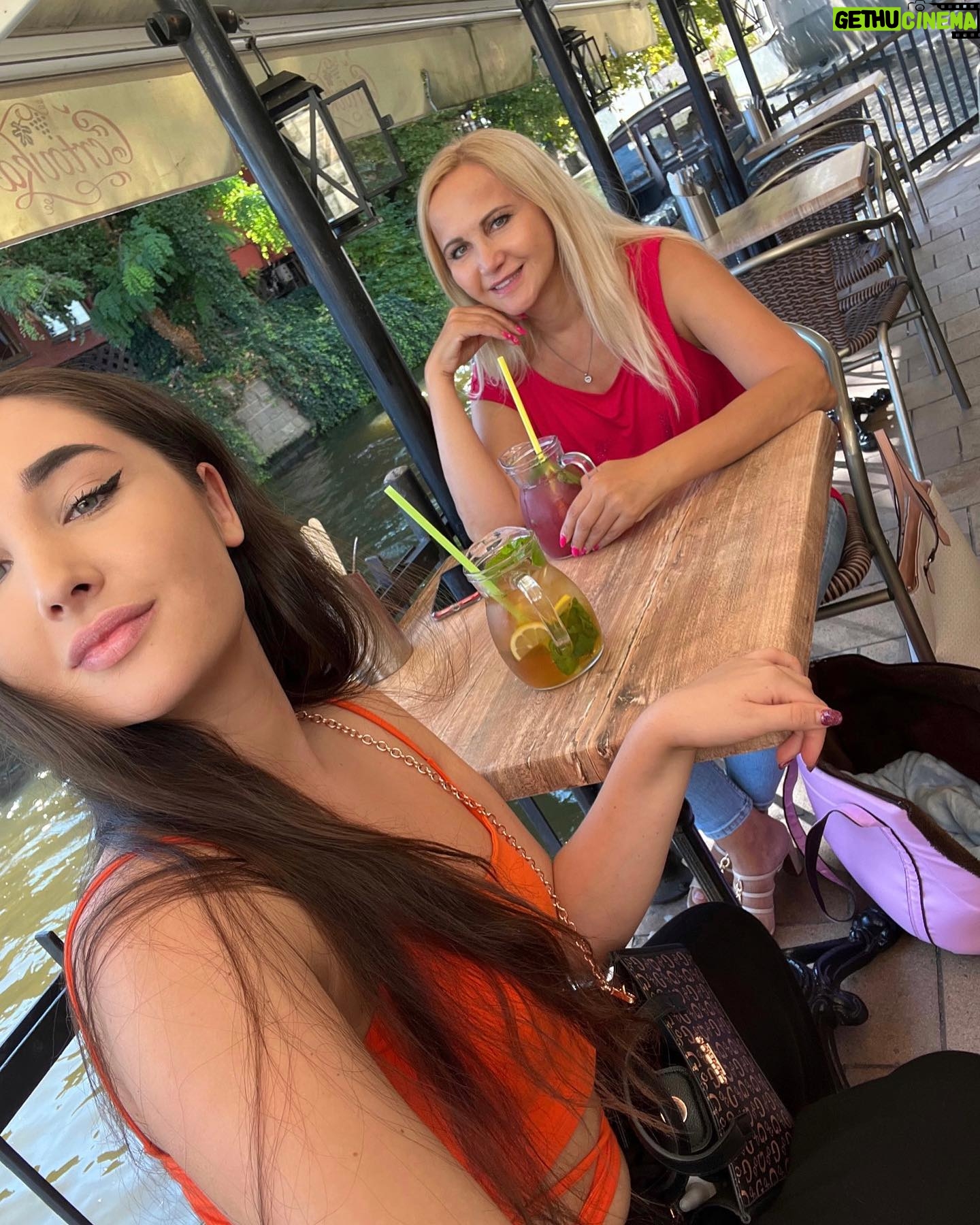 Natálie Grossová - 1.7K Likes -