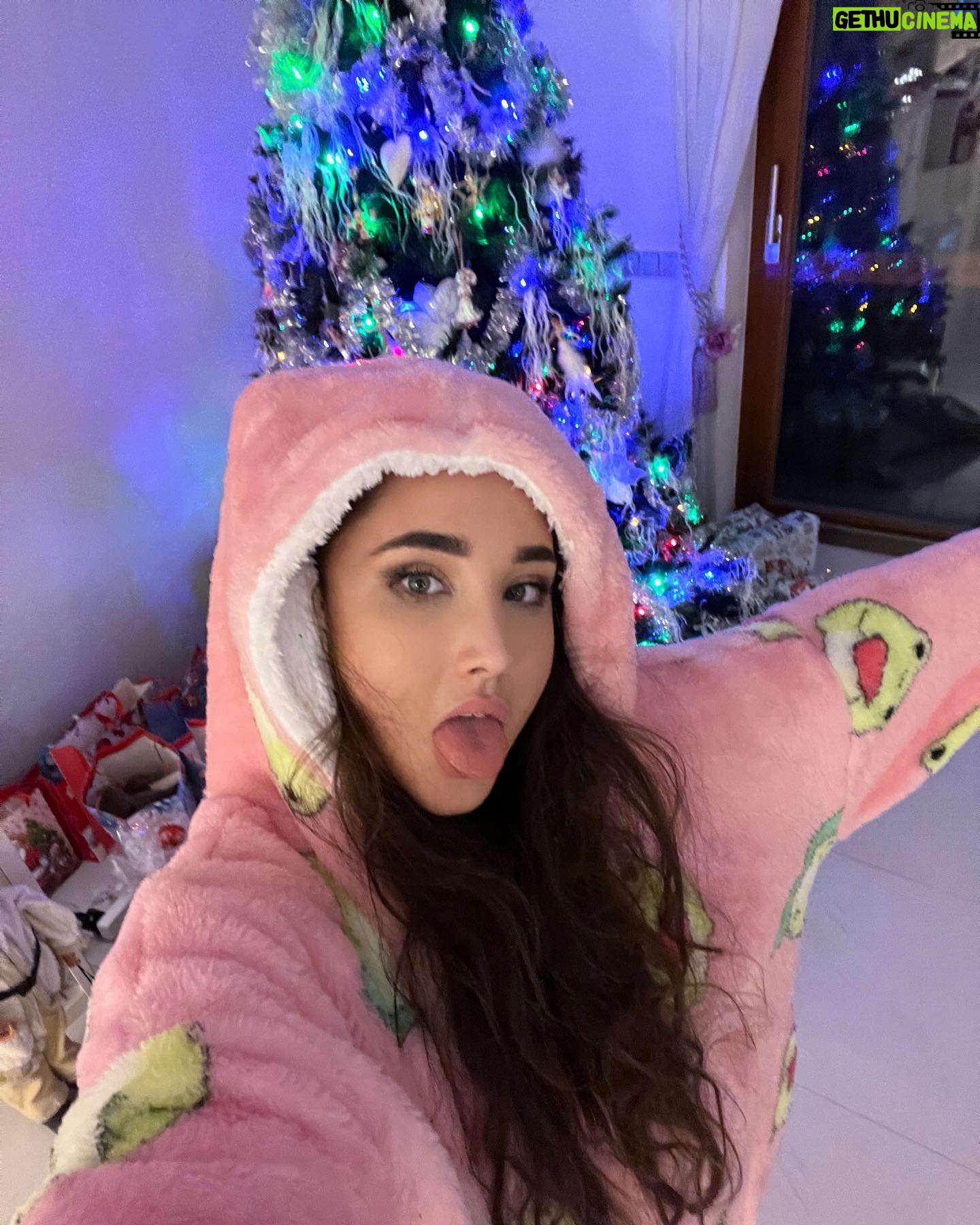 Natálie Grossová - 3.6K Likes - Tak šťastné a veselé kamarádi moji🤍✨🫶🏻