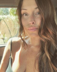 Actress Natalie Krill HD Instagram Photos and Wallpapers November 2023