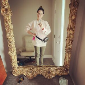 Natalie Krill Instagram - So this is a look that happened today. I’m not sure what to say about it. It’s just so great to be hands free. #handsfree #whoami #yesivechanged #grocerystoreoutfit