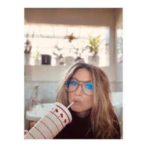 Natalie Zea Instagram - I’m calling it. 
HMD, Winter. 🥤

2. Photo cred: @camcmorley 
6. #BusterBrown @veronicastclair @realjackmartin