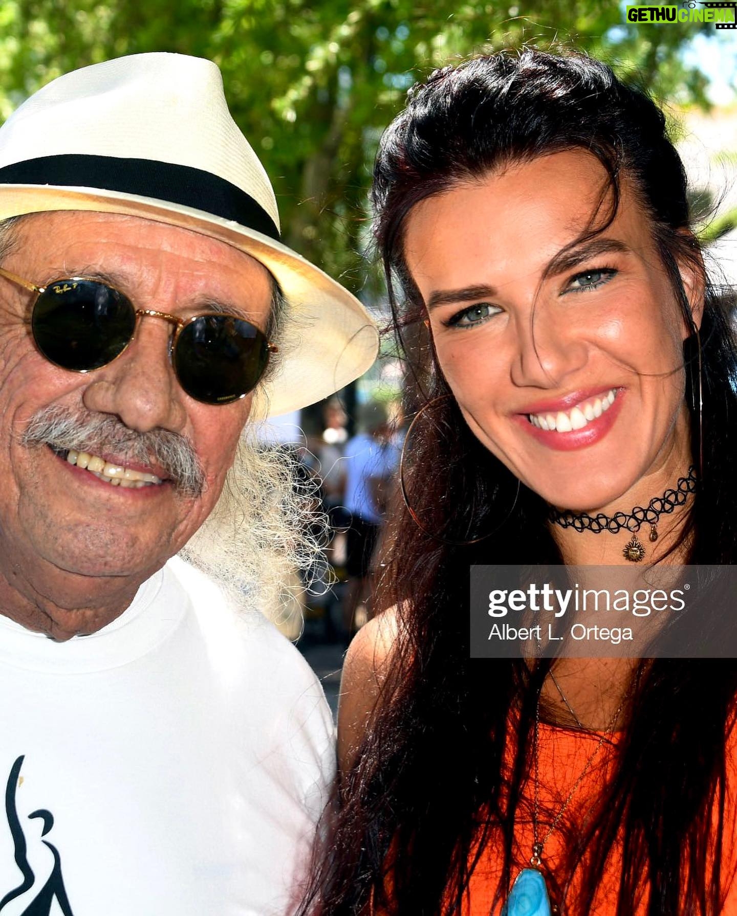 Natalie Burn Instagram - I stand with SAG-AFTRA. βOne person can make a difference and everyone should try.β #sagaftra #sagaftrastrong @sagaftra π§‘π #edwardjamesolmos