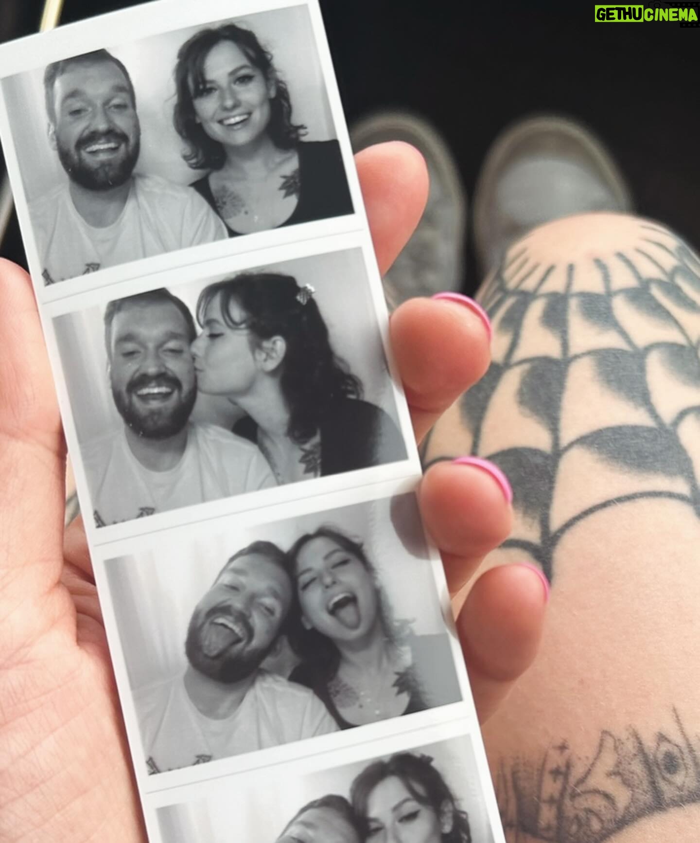 Natalie Cuomo Instagram - When tickets to your first European tour go on sale 🥳😛🤩!! Swipe for (10!!) cities & dates! Tix for The FunnyMoon Tour available at the ⛓️💥 in our bios! @livenationuk