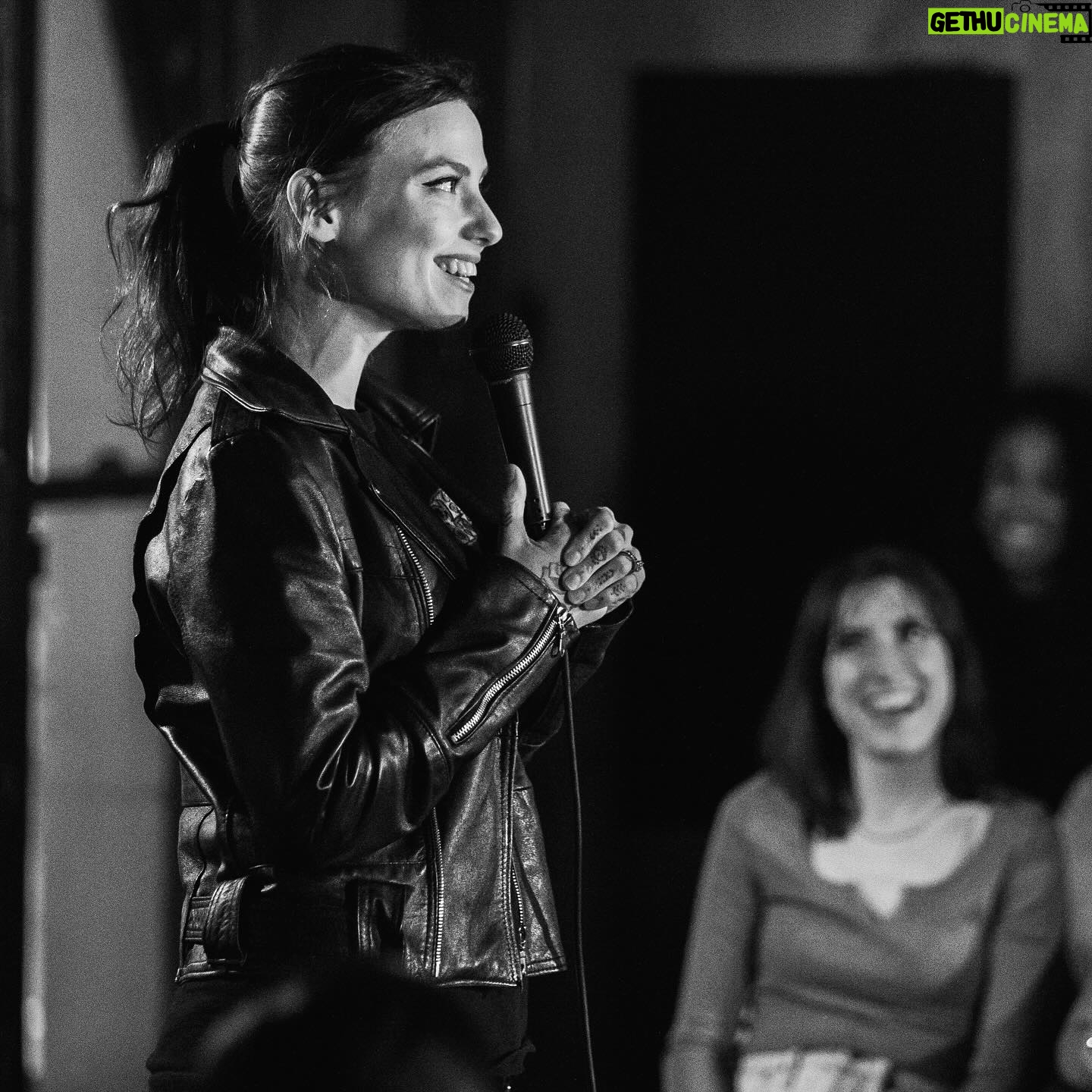 Natalie Cuomo Instagram - I’m a ponytail girl now. Had so much fun at @streettalkcomedy last weekend. 📸 @dozaphoto Tour dates 3/22-3/23 Seattle, WA 3/28-3/30 Chandler, AZ 4/4-4/6 Minneapolis, MN 4/12-4/13 Rochester, NY 4/25-4/27 San Diego, CA 5/2-5/5 Phoenix, AZ 5/8-5/11 Grand Rapids, MI 5/16 Cumberland, MD & many more! 🎟️ Tix at the link in my bio!