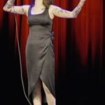 Natalie Cuomo Instagram - I’d look cute in a window. #standup #standupcomedy #standupcomedian #standupcomic #standupcomedyshow #comedian #haha #lol #funny #funnyvideo #haha #pizzabagel