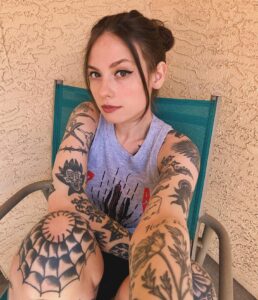 Natalie Cuomo Instagram - 4 more shows tonight & tomorrow in Chandler AZ 🌟🌵 @micdropmania_az tix in bio! 7pm & 9:30pm both nights