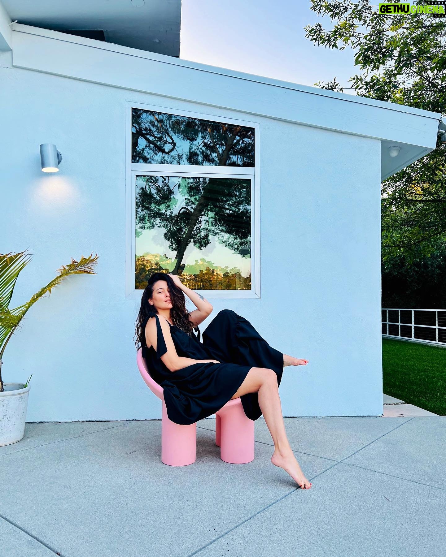 Natalie Martinez Instagram - 𝓑𝓪𝓬𝓴𝔂𝓪𝓻𝓭 𝓼𝓱𝓮𝓷𝓪𝓷𝓲𝓰𝓪𝓷𝓼 🎀