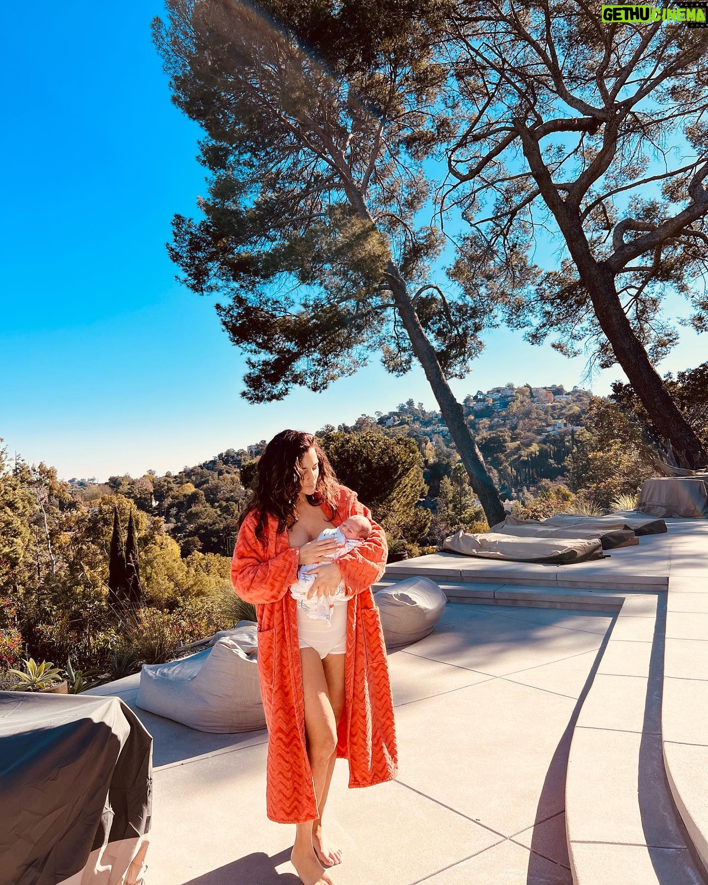 Natalie Martinez Instagram - 𝕐𝕠𝕦𝕣 𝕡𝕣𝕖𝕥𝕥𝕪 𝕔𝕠𝕠𝕝 𝕜𝕚𝕕, 𝕊𝕠 𝕝𝕦𝕔𝕜𝕪 𝕥𝕠 𝕓𝕖 𝕪𝕠𝕦𝕣 𝕞𝕠𝕞 💙