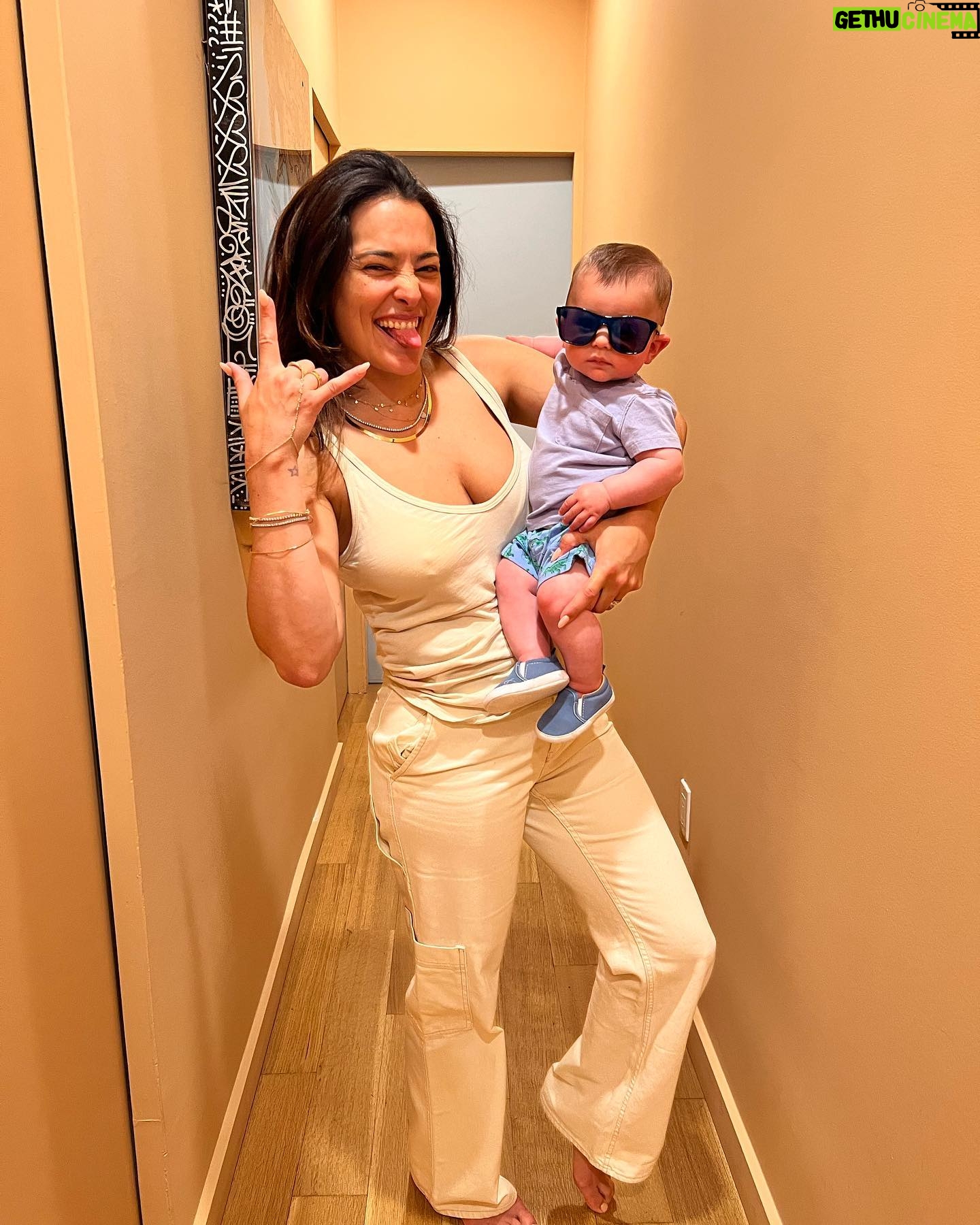 Natalie Martinez Instagram - 𝕐𝕠𝕦𝕣 𝕡𝕣𝕖𝕥𝕥𝕪 𝕔𝕠𝕠𝕝 𝕜𝕚𝕕, 𝕊𝕠 𝕝𝕦𝕔𝕜𝕪 𝕥𝕠 𝕓𝕖 𝕪𝕠𝕦𝕣 𝕞𝕠𝕞 💙