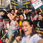 Natalie Martinez Instagram - ORDINARY JOE out on the picket lines today 👊🏼👊🏼#sagaftrastrong