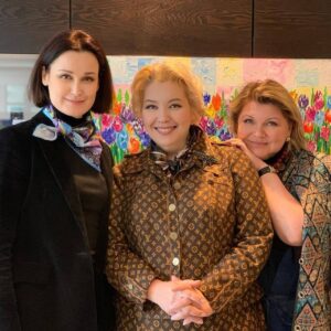 Nataliia Vasko Instagram - Я лікувала своє серце… серце і душу кольором, філософією краси і любові … Любові яка зможе все … 
Дякую @fursa.oksana за розповідь народження і сенси кожної  картини. Дякую за твою силу віри у ДОБРО! 
Це і є життєдайність якою ти так щедро ділишся! 
Обіймаю! 
Друзі , прийдіть, подивіться ці чудові роботи! Просто побудьте серед цих дивовижних світів! 💕 

@fursa.oksana 
@infiniti.ukraine 
Nataliia Ignatchenko  Anastasiya Ignatchenko 
салон  Авто-Актив - офіційний дилер Infiniti