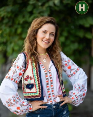 Nataliia Denysenko Instagram - Ось така Наталка чекає вас сьогодні на @novy_channel 💚
В #будиночокнащастя 5тий сезон!!! 
Вмикайте о 19:00, і отримайте позитивні емоції від перегляду 👌🏻
Повірте, таких пригод ви ще не бачили😉 
Як думаєте що там витворятиме моя Наталка?