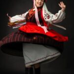 Nataliia Denysenko Instagram - В таке свято , в День Вишиванки, мені не вистачає навіть 10 фото в каруселі, щоб показати всі свої образи в вишитих сорочках 🤍 Одній з них 40 років , вона вишита моєю мамою власноруч , а бабуся зшивала сорочку 🥹🙏🏻 бережу її , як реліквію , і мрію передати далі своїй донечці або онучці… адже в ній стільки любові 🤍 Я, до речі, сьогодні вдягла вишиванку))) А ви? Скільки вишиванок хто має? Може є хтось, хто не має взагалі ?