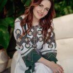 Nataliia Denysenko Instagram - В таке свято , в День Вишиванки, мені не вистачає навіть 10 фото в каруселі, щоб показати всі свої образи в вишитих сорочках 🤍 Одній з них 40 років , вона вишита моєю мамою власноруч , а бабуся зшивала сорочку 🥹🙏🏻 бережу її , як реліквію , і мрію передати далі своїй донечці або онучці… адже в ній стільки любові 🤍 Я, до речі, сьогодні вдягла вишиванку))) А ви? Скільки вишиванок хто має? Може є хтось, хто не має взагалі ?
