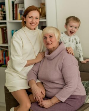 Nataliia Denysenko Instagram - Хочу привітати всіх мам з Днем Матері 🤍

Бути мамою, для мене - це і величезна відповідальність, і випробування, але і неймовірний ресурс, пригода та найбільше щастя!!!
Ніщо так не розкриває серце до безумовної любові, 
як бути мамою 🥹🤍🙏🏻 
Материнство змінило мій характер в кращий бік! 

І звичайно, дякую тобі , мама, що дала мені життя,  і стільки любові, і стільки підтримки , яку я відчуваю і зараз !!! Я люблю тебе 🤍

Обіймаю всіх матусь 🙏🏻