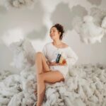 Nataliia Denysenko Instagram – Мої фаворити корейської косметики 🇰🇷🤍
(поки мене постільний режим- нарешті знайшла час для цього допису 👌🏻, дівчатка зберігайте!!!) 
Всю продукцію замовляла в @krkr.com.ua – У НИХ НААААЙБІЙЛЬШИЙ ВИБІР корейської косметики і постачання напряму з Кореї !!! 
Саме вони офіційні представники в Україні таких брендів – Benton, Dr.Ceuracle, Dr.FORHAIR, DJ MedicalNeedly, UNOVE, Doctors, Logically,Meisanі, Ondo Beauty 36.5, CLE…. 😅фуууухххх…
ВІД МЕНЕ -15% НА ВСЕ (окрім акційних пропозицій) за промокодом-  denysenko15 👈🏻

Отже : 
1.Гідрофільна олія – Dr.CeuracleProBalanceCleansingOil
саме цю купую вже втретє !!! Шкіра після неї неймовірна!!! Макіяж прибирає навіть стійкий!
2.Пінка для вмивання- 
Dr.VitaminB5BubbleFoamCleanser
Ніжна пінка з 0,5% саліциловоі кислоти – для шкіри схильної до висипань – ІДЕАЛЬНО!!!
3.Сиворотка – 
Dr.CeuracleRoyalVitaPropolis33Ampule
З прополісом, ніацинамідом, вітаміном С – вирівнює тон, зволожує , тонізує , має протизапальну дію!!! Навіть для чутливої шкіри! 
4.Крем/маска 
OndoBeauty36.5Squalene&BacuchiolSleepengPack – відновлює і має антіейдж властивості, шкіра після неї як після спа! 

Буду вдячна , якщо поділитися своїми улюбленими засобами корейської косметики в коментарях 👇🏻😘

Користуєтеся корейською косметикою?