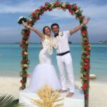 Nataliia Denysenko Instagram – Сьогодні у нас з @andreyfedinchik річниця весілля 🤵🏻‍♂️👰🏼‍♀️🤍
1.04.2017 року на Мальдівах 🏝️ми побралися 🤍
Лише він і я 🙏🏻 ніяких гостей, це було свято лише для нас двох , наше перше (і головне весілля))) 
Потім ще були декілька весіль з гостями/розписом, потім ще весілля на 4ту річницю … і мені хочеться ще 😅👌🏻 
Вважаю що образ нареченої мені дууууже личить, скажіть? 
7 років подружнього життя 🤍
Сьогодні і приємний день і не дуже , бо саме сьогодні я знов провела свого чоловіка у відрядження, заради перемоги і захисту нашої країни🙏🏻😔
Як же хочеться скоріше мирного неба , і такого просто щастя яке було 🫶🏻
