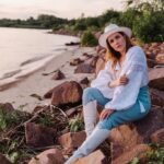 Nataliia Denysenko Instagram - Києве мій - це 🤍 Сьогодні день столиці України 🫶🏻 Оооообожнюю це місто !!! Мої найулюбленіші місця : Андріївський узвіз Поділ Набережна Дніпра Парк Наталка Київське море Напишіть які ваші ? 👇🏻
