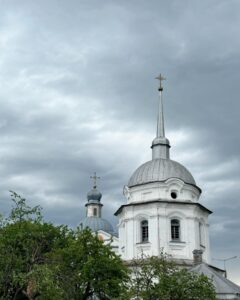 Nataliia Denysenko Instagram - Вітаю всіх з Великоднем 🤍 Мені пощастило бути сьогодні в колі сімʼї 🫶🏻 шкода що не в повному обсязі… дуже чекаємо тебе @andreyfedinchik 🙏🏻 Бажаю нам всім ІСТИННОЇ ЛЮБОВІ !!! Яка світиться з середини , яка нічого не потребує взамін, яка вміє прощати, і дає сили жити в радості 🤍 Христос Воскрес ✨