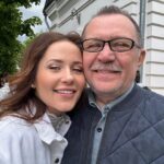 Nataliia Denysenko Instagram - Вітаю всіх з Великоднем 🤍 Мені пощастило бути сьогодні в колі сімʼї 🫶🏻 шкода що не в повному обсязі… дуже чекаємо тебе @andreyfedinchik 🙏🏻 Бажаю нам всім ІСТИННОЇ ЛЮБОВІ !!! Яка світиться з середини , яка нічого не потребує взамін, яка вміє прощати, і дає сили жити в радості 🤍 Христос Воскрес ✨