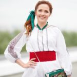 Nataliia Denysenko Instagram - В таке свято , в День Вишиванки, мені не вистачає навіть 10 фото в каруселі, щоб показати всі свої образи в вишитих сорочках 🤍 Одній з них 40 років , вона вишита моєю мамою власноруч , а бабуся зшивала сорочку 🥹🙏🏻 бережу її , як реліквію , і мрію передати далі своїй донечці або онучці… адже в ній стільки любові 🤍 Я, до речі, сьогодні вдягла вишиванку))) А ви? Скільки вишиванок хто має? Може є хтось, хто не має взагалі ?
