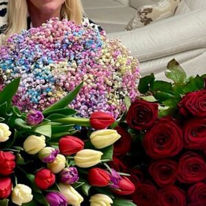 Nataliya Gulkina Instagram - Спасибо жизнь 🙏🏻🩷

Роберт Рождественский
 * * *
Спасибо, жизнь, за то, 
что вновь приходит день,
Что зреет хлеб, 
и что взрослеют дети.
Спасибо, жизнь тебе 
за всех родных людей,
Живущих на таком огромном свете.
Спасибо, жизнь за то,
что этот щедрый век
Звучал во мне то щедростью, 
то болью
За ширь твоих дорог, 
в которых человек,
Все испытав, становится собою.
За то, что ты река без берегов,
За каждую весну твою и зиму,
За всех друзей и даже за врагов 
Спасибо, жизнь!
За все тебе спасибо!
 За слезы и за счастье наяву,
За то, что ты жалеть меня не стала,
За каждый миг, в котором я живу,
Но не за тот, в котором перестану.
Спасибо, жизнь, что я перед тобой в долгу,
За прошлую и завтрашнюю силу.
За все, что я еще успею и смогу,
Спасибо, жизнь, воистину спасибо.
🙏🏻🙏🏻🙏🏻🙏🏻🙏🏻🙏🏻🙏🏻🙏🏻🩷🩷🩷🩷🩷🩷🩷

#гулькина#спасибожизнь #робертрождественский #любовь#добро#радость#счастье #юбилей#деньрождения#60лет
#натальягулькина #наталиягулькина #гулькинанаталья #гулькинанаталия #вашагулькинанаташа #nataliyagulkina #gulkina_natalia #gulkinanataliya