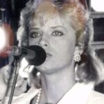 Nataliya Gulkina Instagram - Вот так быстро всё пролетает …. От ребенка до зрелой женщины, вся жизнь в этих фотографиях промчалась за несколько минут пока длилась эта песня…. И вот ведь в чем закономерность так и есть…. 60 лет пролетело моментально….как один миг…. миг между прошлым и будущим! 60 прекрасных и счастливых лет!!! Благодарю судьбу за всех друзей кто был со мной все эти годы и так же остается моими друзьями по прежнему и сегодня. Спасибо огромное всем, всем, всем за поздравления и тёплые слова в мой адрес, которых было так много за эти несколько дней, что я до сих пор ещё не смогла всем ответить. Это счастье что так много друзей и знакомых, и не очень знакомых 😉поздравляют меня с моим юбилеем, благодарю сердечно за каждое пожелание!🙏🏻🩷 Дай бог так все и будет!!! Взаимно желаю каждому из вас здоровья и удачи во всём!!! Будте счастливы!!! Благодарю судьбу за то что так щедро одарила меня людьми готовыми поддерживать меня всегда во всём и просто тех кто радуется моим успехам. Благодарю 🙏🏻🩷 Всегда жду вас на своих концертах и творческих вечерах. До встречи мои дорогие 🙏🏻🩷 P.S. Спасибо огромное моему близкому другу и чудесному человеку за это видео 🙏🏻🩷 @ilya.mirage #гулькина#безумныймир#юбилей#деньрождения#60лет #натальягулькина #наталиягулькина #гулькинанаталья #гулькинанаталия #вашагулькинанаташа #gulkinanataliya #nataliyagulkina #gulkina_natalia