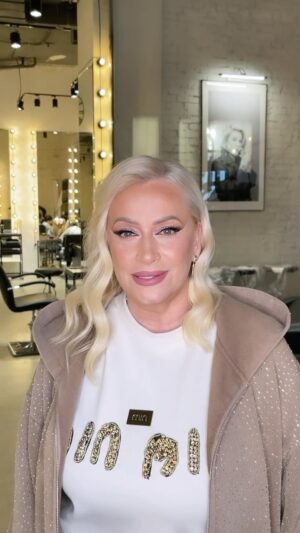 Nataliya Gulkina Instagram - Мои  любимые мастера салона Павла Лагунова @lagunovstudio @paullagunov  опять сделали меня счастливой 🙌🏻☀️😘💖 Я даже не стала ставить фильтры потому что на мой взгляд и так все отлично! 
Волшебство мастеров своего дела 👩‍🎨✂️ а так же хороший 💡свет 💡
и вуаля!!! Настроение обеспечено 
на весь день !!!! Еду на сьемку!!! 
Всех с весной!!!🪴🪴🪴☀️☀️☀️💐💐💐💐💐💐💐💐💐💐💐💐💐🎉🎉🎉🎉🎉🎉🎉🎉🎉☀️☀️☀️☀️

@dianabeglova_beauty макияж
@misha_bublikov прическа

#гулькина#мне60 #юбилей#60лет 
#натальягулькина #наталиягулькина #гулькинанаталья #гулькинанаталия #вашагулькинанаташа #gulkinanataliya
#nataliyagulkina #gulkina_natalia