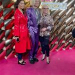 Nataliya Gulkina Instagram - ‼️ВНИМАНИЕ ‼️ Грандиозное вокальное шоу «Ну-ка, все вместе!» объявляет «Народный кастинг»! Лидер сотни Сергей Лазарев и бессменный ведущий шоу Николай Басков отправляются в города России на поиски новых талантов, а помогать им в этом будут музыкальные эксперты со стены! Ip. Возможность испытать свою судьбу вокалистам представится в пяти городах России: 10 мая - в Сочи («Сочи Парк») 12 мая - в Екатеринбурге («ЦК Урал») 19 мая - в Нижнем Новгороде (DKRT) 6 июня - в Москве («Мосфильм») 13 июня - в Уфе («Тинькофф Холл») Приглашаются исполнители возрастом от 18 лет, мечтающие попасть на большую сцену самого популярного шоу. Для участия в съемке шоу вокалистам необходимо заполнить анкету на сайте, рассказать о себе, перечислить репертуар, приложить видеовизитку и оставить контактные данные. Прием заявок продлится в каждом городе до начала съемки. На кастинге будет осуществляться телевизионная съемка. Подать заявку можно по ссылке: http://vsevmeste.weitmedia.com/