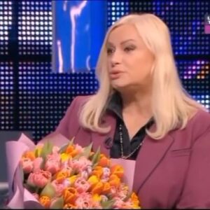 Nataliya Gulkina Instagram - Поздравления с юбилеем продолжаются ))🎉🎉🎁
Мне очень приятно,
что сегодня меня пригласили 
в гости,в прямой эфир программы «центральное телевидение»
И я поделилась последними новостями,а так же получила цветы и приятные комплименты от ведущего этой программы Вадима Такменёва @vadimtakmenev с которым мы не виделись 17 лет, со съёмок 2008г программы «суперстар» по сегодняшний день 🙏🏻💖 
Благодарю за подаренное настроение и возможность поделиться в моменте радостью своей жизни 🙏🏻💖

#гулькина#вадимтакменев #центральноетелевидение 
#натальягулькина #наталиягулькина #гулькинанаталья #гулькинанаталия #вашагулькинанаташа #gulkinanataliya
#nataliyagulkina #gulkina_natalia