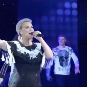 Nataliya Gulkina Instagram - Спасибо Вам за любовь 🩷 дорогие мои 🙏🏻🩷с наступающим 2024годом🎄⛄️🌟🎁🎁
Осталось 8 дней и начнется новый отсчет времени 🙏🏻🩷🌟🌟🌟🌟
Каким он будет…никто не знает, но каждый хочет верить в лучшее!!!!🙏🏻🙏🏻🙏🏻🙏🏻🩷🩷🩷🩷🩷🩷🩷🩷🩷🩷

#гулькина #дискотека