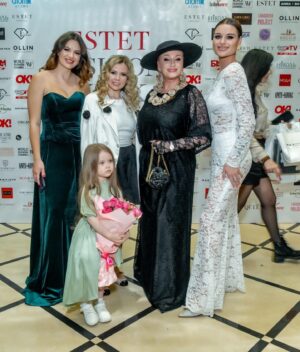 Nataliya Gulkina Instagram - Это был ещё один прекрасный опыт в роли модели 💞😉 
Благодаря удивительной и нежной Анастасии @anastasiamishina 🙏🏻❤️
@estetfw ❤️