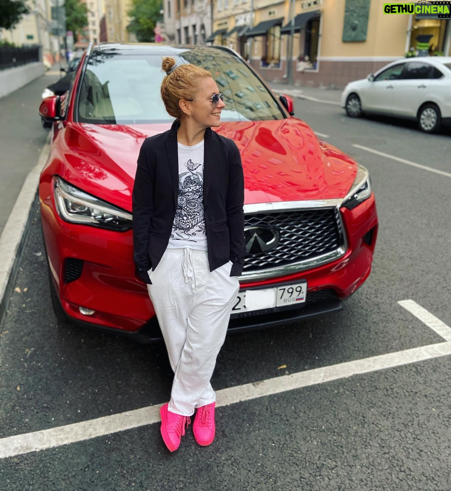 Natalya Eprikyan - 7.3K Likes - Интересно, а есть такая же розовая? Или кроссовки выкинуть🤨 #infiniti_russia #infinitiqx50 #худобедношикарно #болеенеменеероскошно