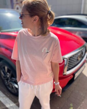 Natalya Eprikyan Instagram - Украшения можно носить.
Украшения можно любить.
На украшениях можно ездить.
Украшением можно БЫТЬ.

p.s. Моя девочка, никому не отдам🙄

#infiniti_qx50 #infiniti_russia #худобедношикарно #боленеменеероскошно#