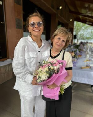 Natalya Eprikyan Instagram - Мамочка, с Днем Рождения!!! Спасибо, что родилась и меня родила!!!🌷💐❤️ Друзья, спасибо всем, кто долетел, доехал, за все добрые слова и музыкальные поздравления)) Нам с мамой 119, будем ждать всех на круглую дату😂😂😂😘😘😘😘 #худобедношикарно #болеенеменеероскошно #тётенькаитютелька #фотомимонот