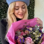 Natalya Mogilenets Instagram - Любі жінки🤗 Матері, доньки, подруги і всі-всі представниці прекрасної статі! Вітаю вас з днем 8 березня! Бажаю, щоб ваші серця належали тим, хто любить і обожнює вас, щоб кожен день ви відчували турботу, відданість, вірність і підтримку! Кохайте самі і будьте завжди коханими🌸❤️