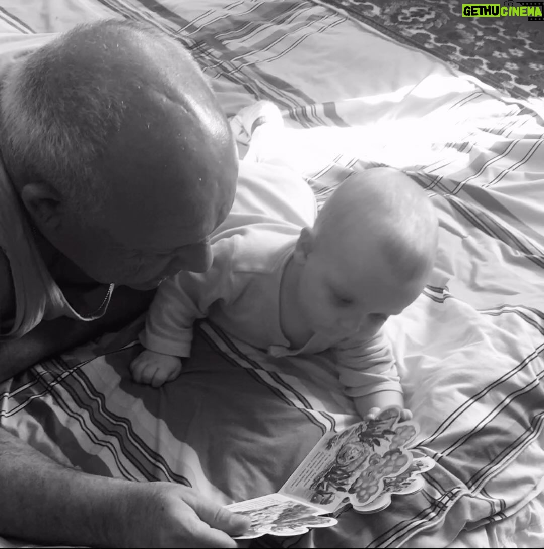 Natalya Mogilenets Instagram - Знайшла в архіві дуже миле відео…Не буває дня, щоб я не згадувала свого батька…Дуже сумую за ним💔Бережіть своїх рідних❤️🙏🏻