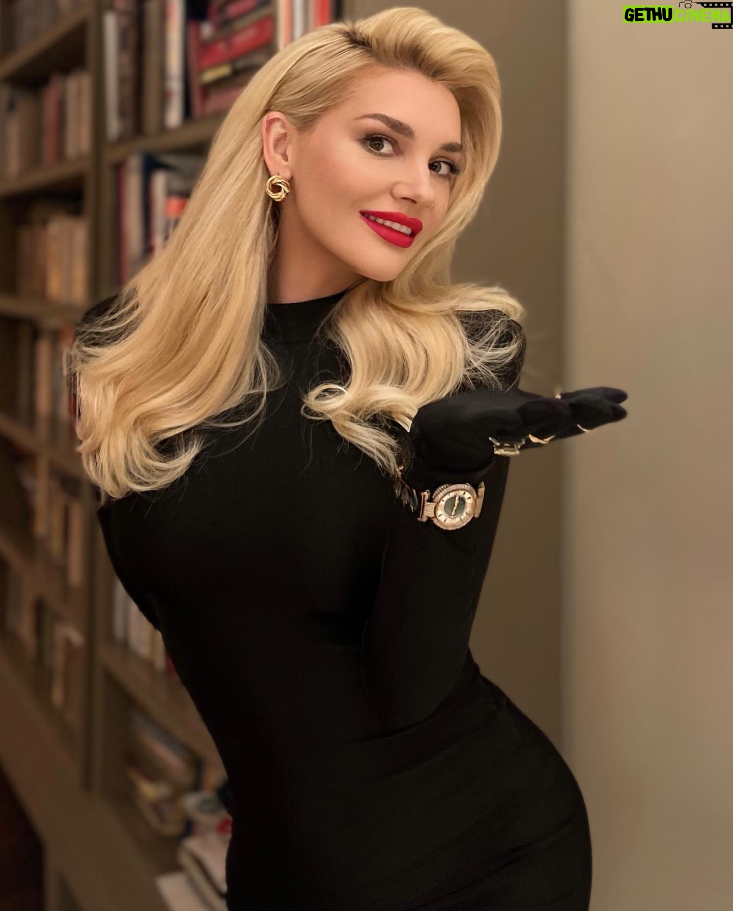 Natalya Mogilenets Instagram - По при всі негаразди ми зустрічаємо 2024 рік з любовʼю і вдячністю❤️