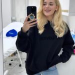Natalya Mogilenets Instagram - У свій приїзд до Києва, я просто не могла не завітати до свого косметолога @kushnirenkotatyana . Вже протягом багатьох років, Таня робить дива з моєю шкірою, і зберігає мою молодість та красу 😏😂 Кожній жінці потрібен свій фахівець, якому можна довіряти. Тому, дівчатка, якщо ви шукаєте гарного косметолога, ось вам мої рекомендації 💁🏼‍♀️І якщо буде цікаво, можу поділитися своїми секретиками краси, і назвати топ найулюбленіших процедур🤗