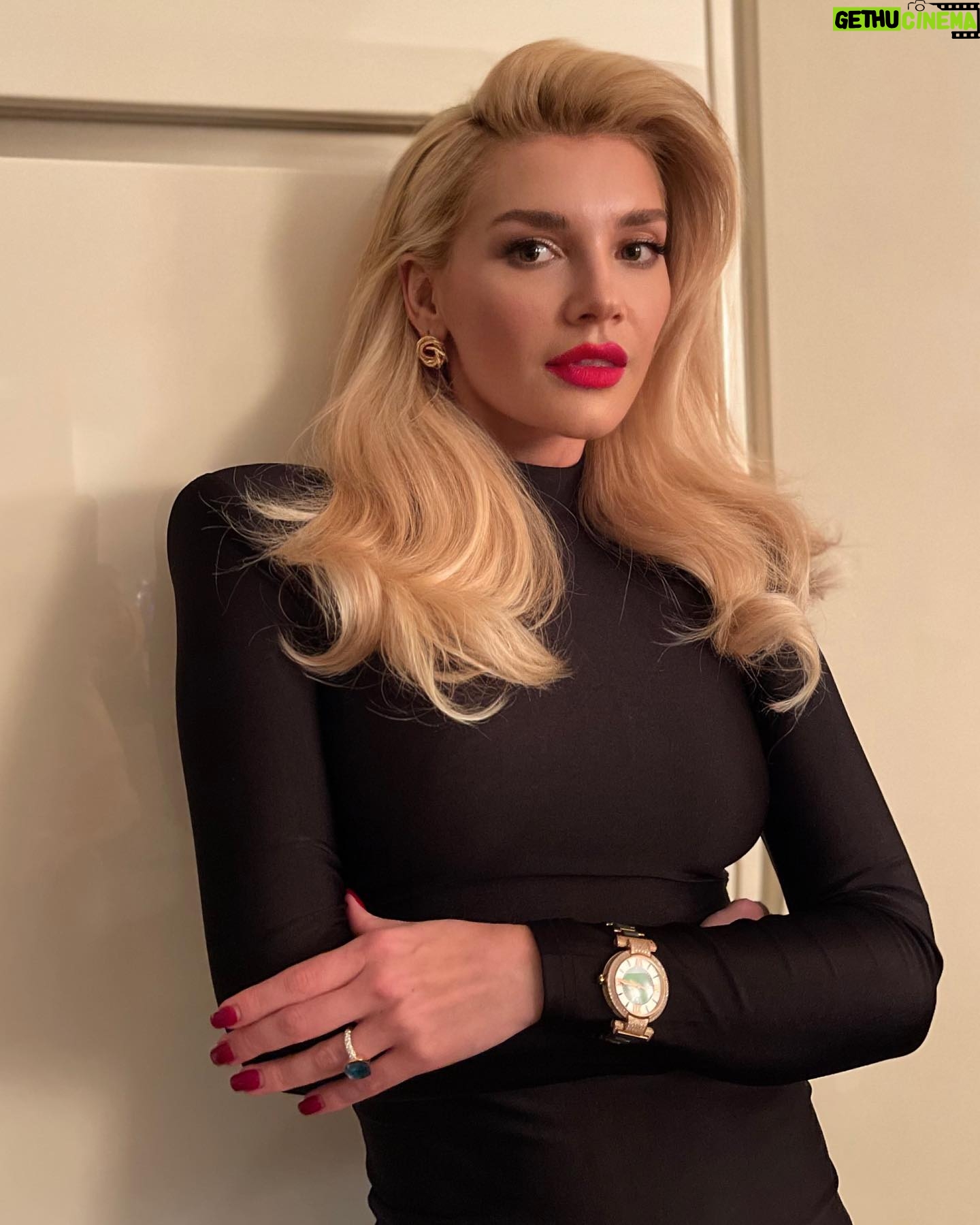 Natalya Mogilenets Instagram - По при всі негаразди ми зустрічаємо 2024 рік з любовʼю і вдячністю❤️