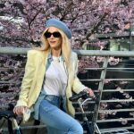 Natalya Mogilenets Instagram - Весна почалася, а з нею й прогулянки містом😍 Кого покатати на залізному коні?😏🚴🏼‍♀️