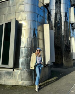 Natalya Mogilenets Instagram - Весна почалася, а з нею й прогулянки містом😍 Кого покатати на залізному коні?😏🚴🏼‍♀️
