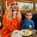 Natalya Mogilenets Instagram - Бажаємо вам з Мартіном гарного настрою 🐒🤗