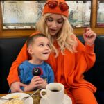 Natalya Mogilenets Instagram - Бажаємо вам з Мартіном гарного настрою 🐒🤗