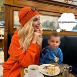 Natalya Mogilenets Instagram - Бажаємо вам з Мартіном гарного настрою 🐒🤗